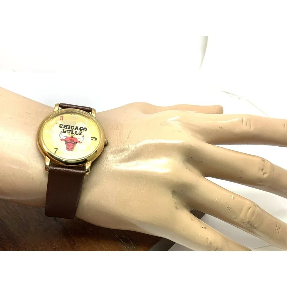 Chicago Bulls NBA Men's Watch Vintage Quartz Gold Dial Brown Leather Band 36mm